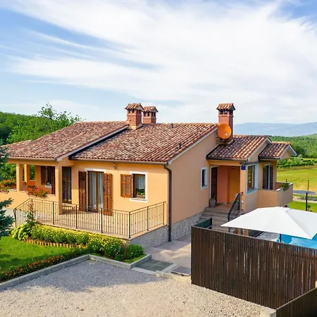 Davorka In Ruzici Mit Grossem Garten Holiday home