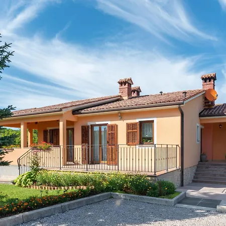 Holiday home Davorka In Ruzici Mit Grossem Garten *