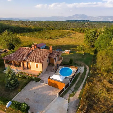 Holiday home Davorka In Ruzici Mit Grossem Garten